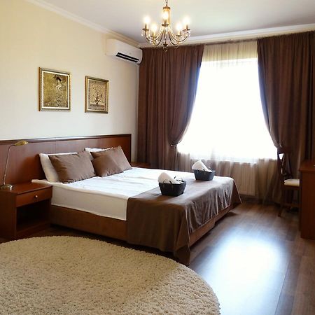 Henry Ford Mini Hotel Odessa Exterior photo