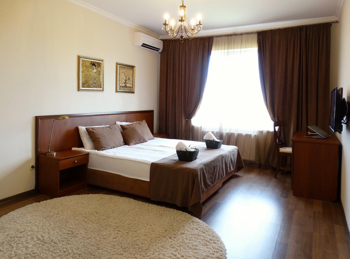 Henry Ford Mini Hotel Odessa Exterior photo